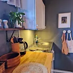 דירה Cosy Ground Floor With Three Bedrooms ברגן